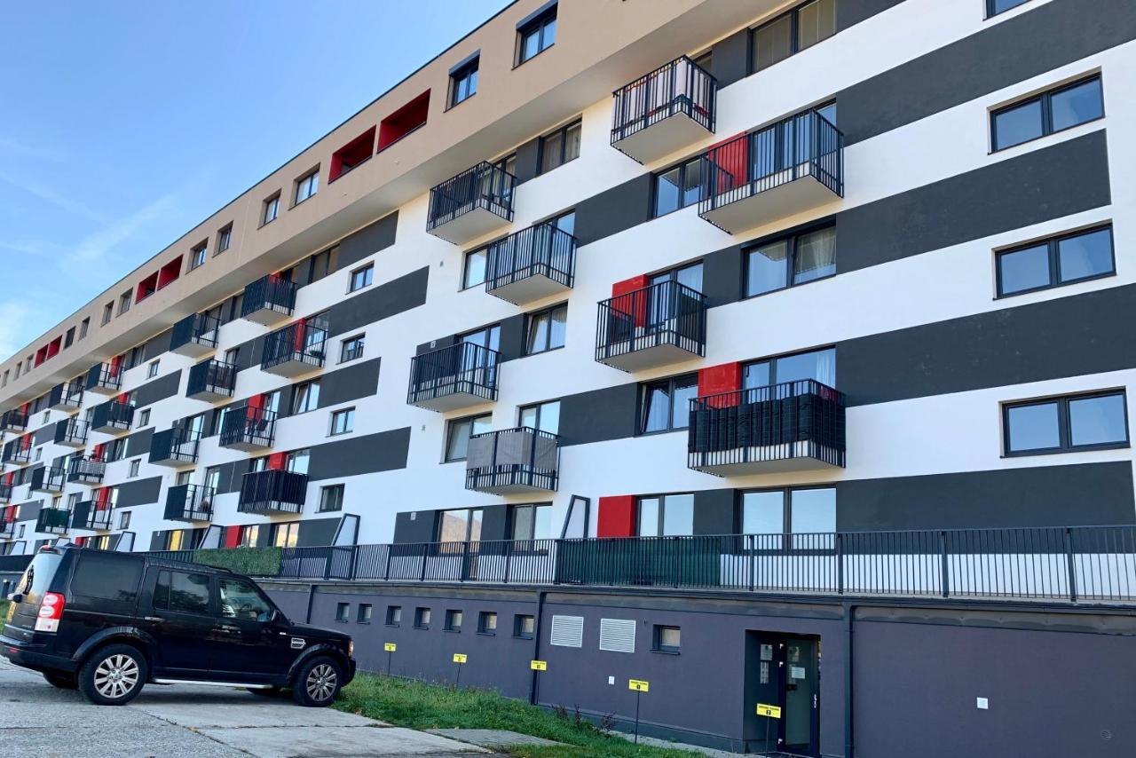 באנסקה ביסטריצה Bl - The Executive Suite, Boru - 24Hr Self Check-In, Free Private Parking, Balcony With Mountain View, 5 Minute Walk To City Center מראה חיצוני תמונה